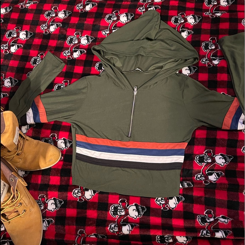 Fashion Nova  sweatshirt  hoodie top.